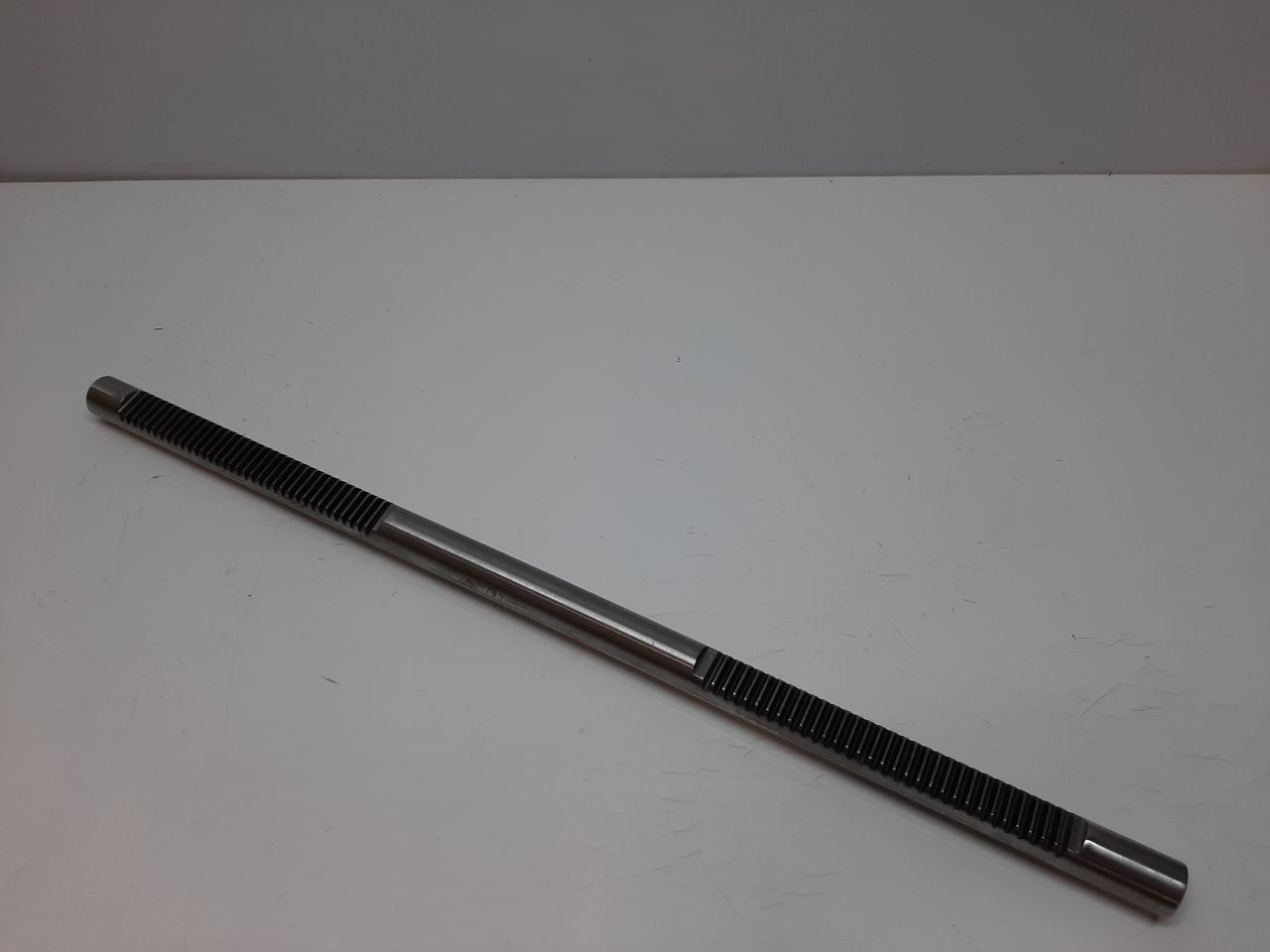 Вал продольный для электрической рулевой рейки Passat B6 Generation 3