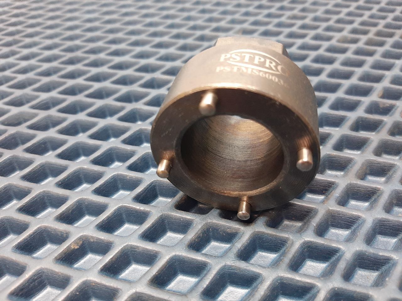 Ключ для монтажа/демонтажа верхней гайки распределителя механической рулевой рейки Renault Megan III