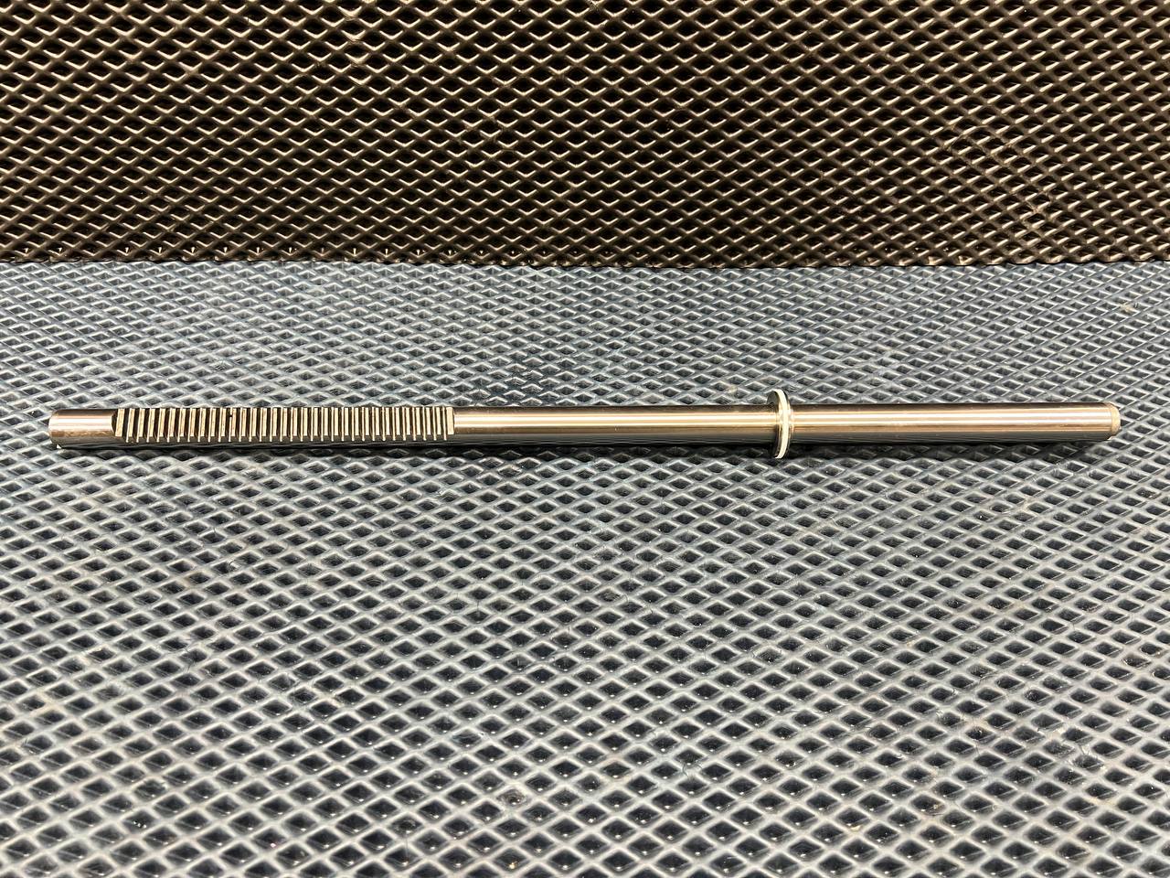 Вал продольный для гидравлической рулевой рейки OPEL Astra J 2009- d1-24 D-39,7 L-620 Z-31