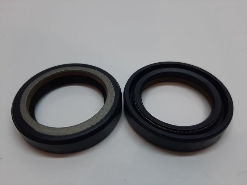 Сальник d1-30 D-42,5 H-8 Тип: 7V2