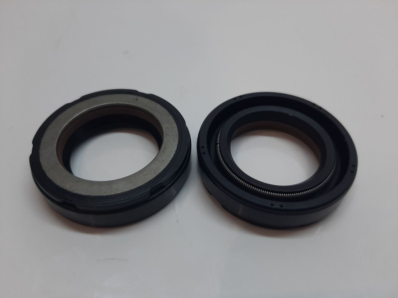 Сальник d1-24 D-38,2 H-8,5 Тип: 7V1