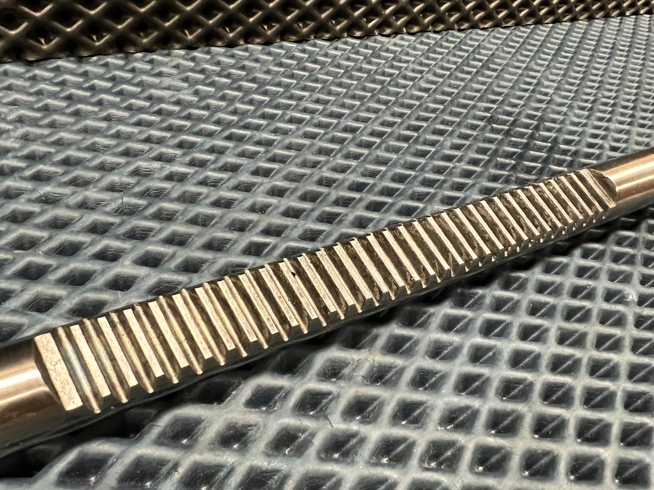 Вал продольный для гидравлической рулевой рейки OPEL Astra J, Chevrolet Cruze 2009-